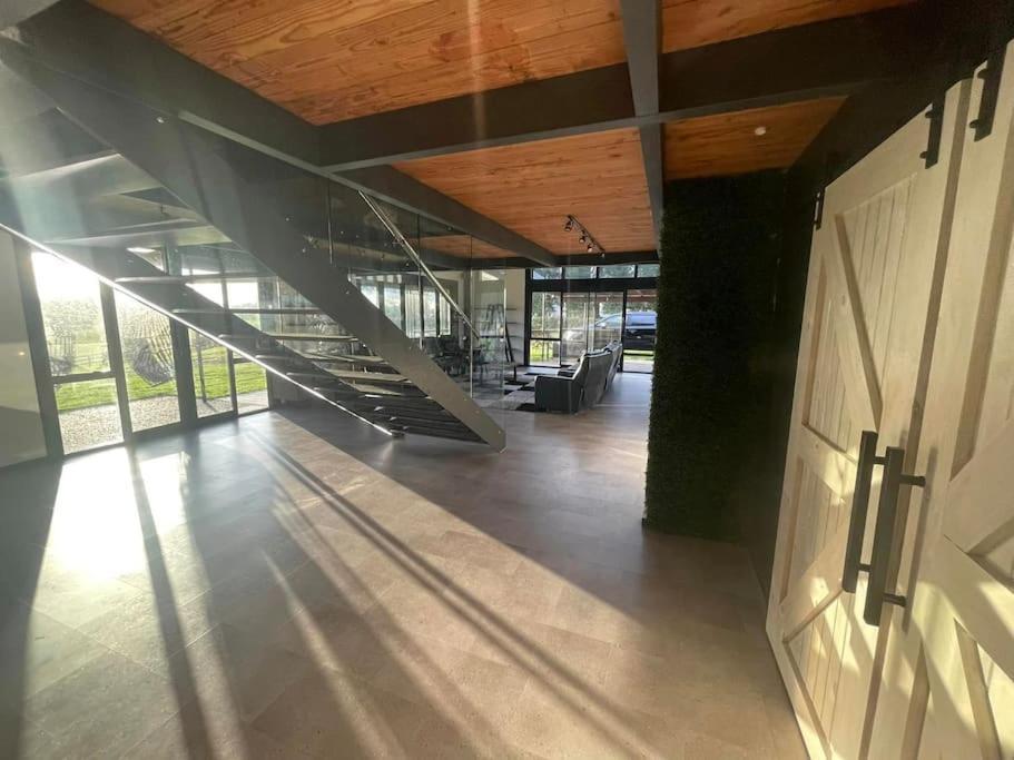 The Clubhouse Villa Hamilton Exterior photo